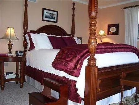 Anchor Inn On The Lake Bed And Breakfast-2
