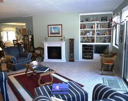 Anchor Inn On The Lake Bed And Breakfast-3